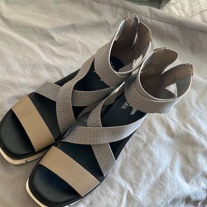 Sorel sandals 7.5 black/taupe